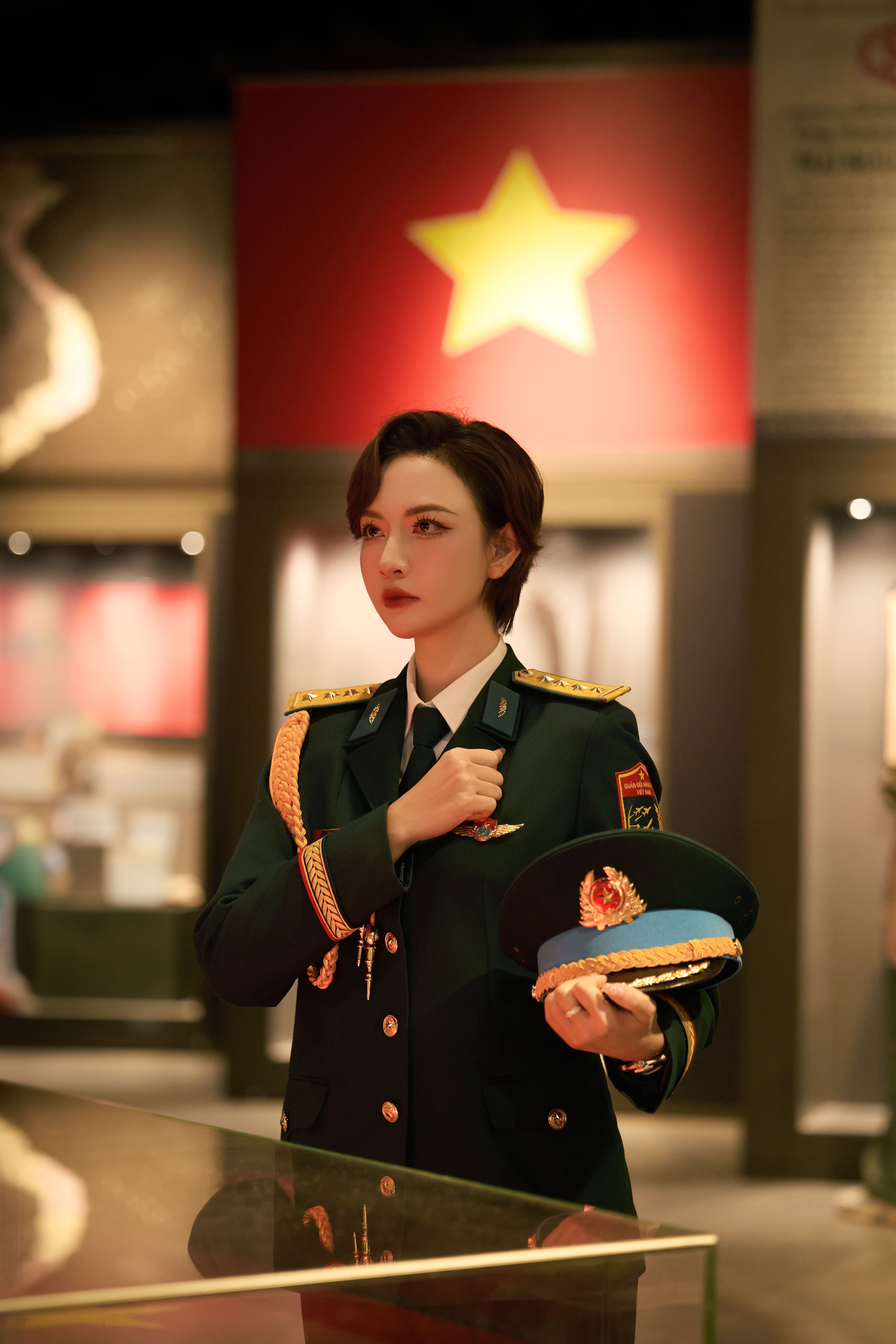 frontend/img/gallery/anh-tet-yem-ao-dai/tracy-sudio-chup-quan-phuc (6).jpg